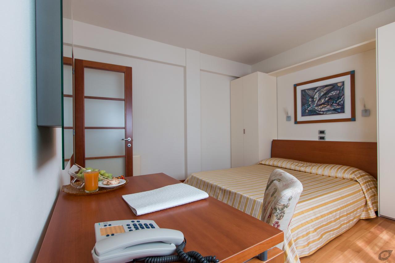 Verdeluna Aparthotel Marina di Pietrasanta Eksteriør billede